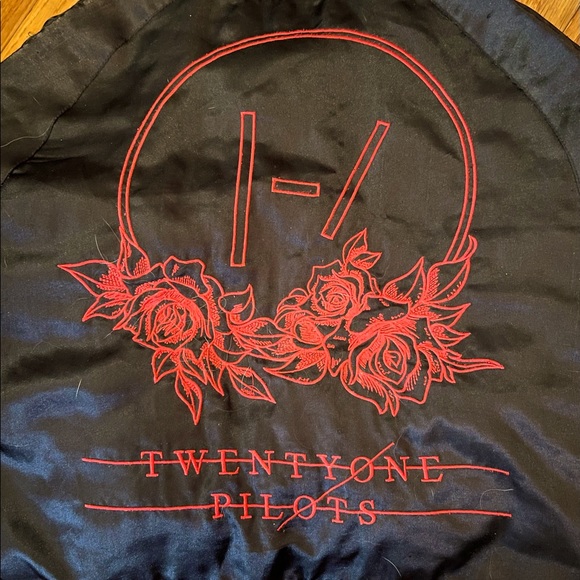 Limited edit Souvenir 21 Pilots rose bomber jacket - Picture 5 of 5
